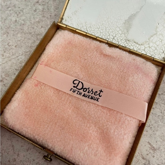 Vintage Dorset 5th Ave Brass Compact - Picture 3 of 5